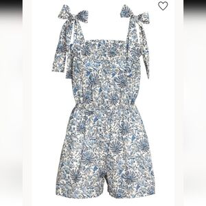 H&M Jumpsuit in woven fabric with a printed pattern. Elastication and ruffle at
